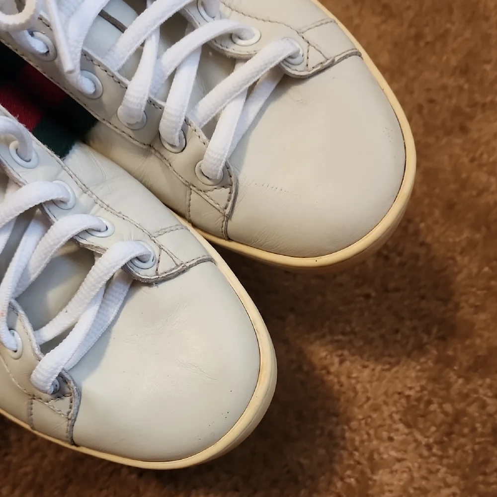 Gucci Ace Bee Sneakers - Picture 2 of 16